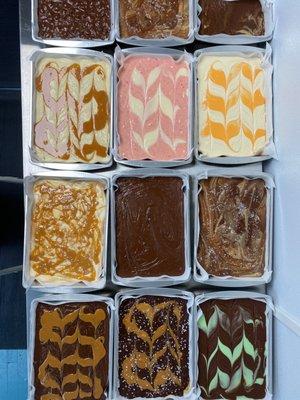 18+ flavors of fudge. Free samples!