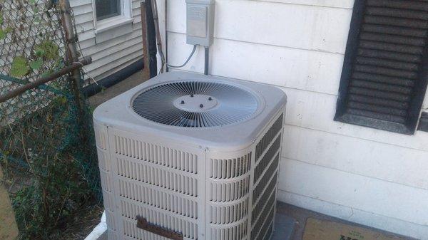 New A/C unit in Mt. Washington.