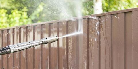 3 Reasons to Use a Pressure Washer to Clean Your Fence