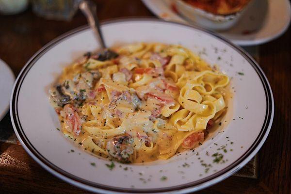 Fettuccine Alfredo