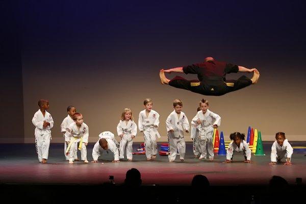 Master Lanning leading Ninja Warriors on stage