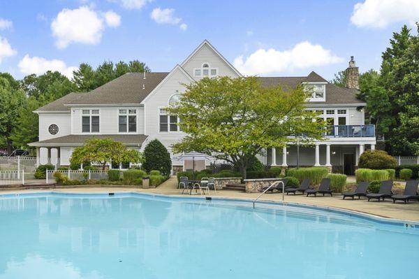 Pool & Clubhouse