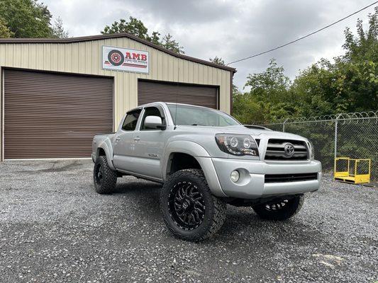 Toyota Tacoma  3 1/2" Lift 20x9 TIS 544BM Wheels 285x55R20 Venom Power XT's