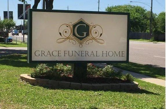 With 39 years as a funeral service professional, President Charles H. Hauboldt, III considers it a pleasure to serve your family.