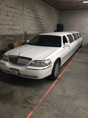 14 passenger Lincoln starship