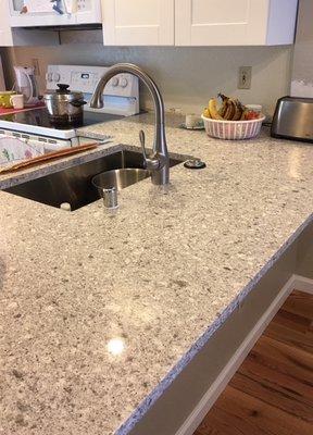 This is one big quartz countertop and no seam.