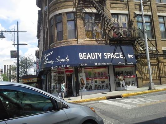 973 925 2230 is a new number for beauty space June 2013