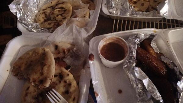 Pupusas revueltas, queso, y queso y frijoles and some plantains   First time trying and they were delicious