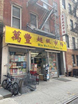 162 Mott street. Mon Win Food Market Corp Storefront.