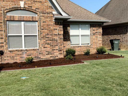 Brown metal border with brown mulch