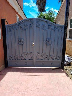 Encino gate custom.