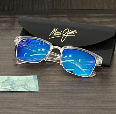 Beautiful polarized lenses with blue mirror tints