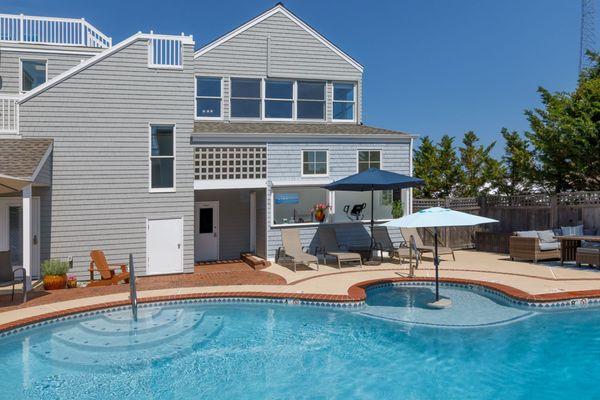 Pool side with fresh air fitness area