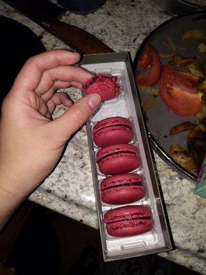 Raspberry Macrons vegan