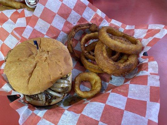 Grilled onion cheeseburger & onion rings