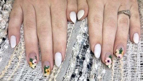 Floral nails