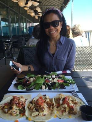 Great berry salad and fish taco. Toey