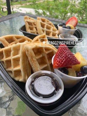 WAFFLES AND FRUIT