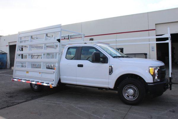 Chassis-mounted racks with top and rear extensions and goal post metal carrier