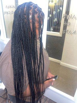 Knotless braids