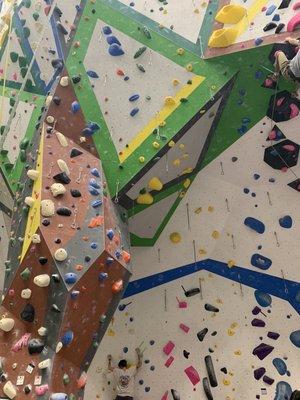 Lead climbing wall