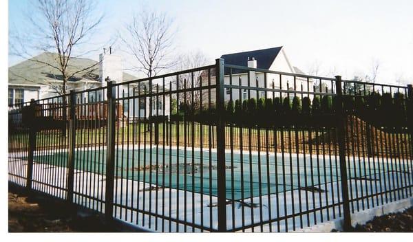 Pool Code Ornamental Aluminum Fence with alternating pickets