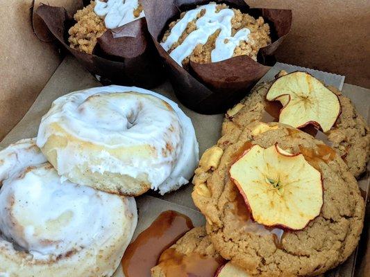 Kitchen Sink Box - Pumpkin Coffee Cake Muffins, Cinnamon Rolls, Caramel Apple Cookies | Instagram: @telephonesmoothie