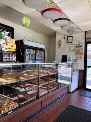 Lucky Donuts & Croissants