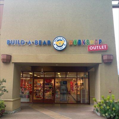 Inside loop #308 Build a Bear Outlet