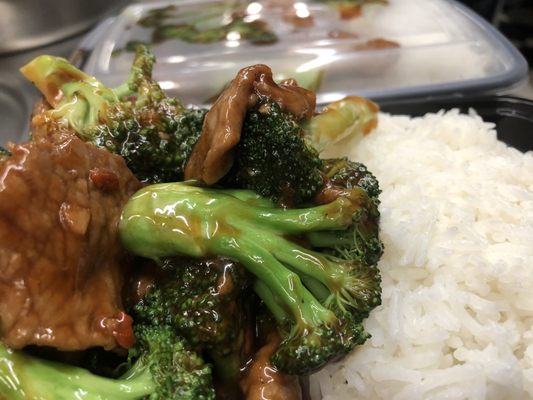 Combination beef with broccoli with white rice