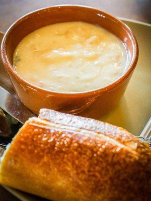 Creamy broccoli cheese soup