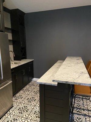 Wet bar with granite from Classic Kitchen & Granite.