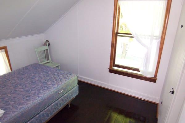 Green Cottage - Bedroom