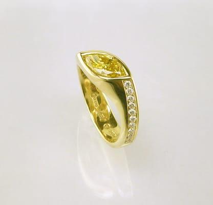 Twisted marquise yellow diamond ring in 18kt yellow gold