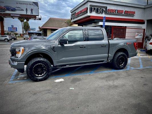 Method 305 NV 17' Nitto ridge grapplers 295/70/17 Readylift 2inch level