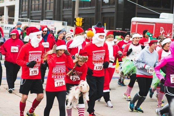 SandRidge Santa Run   a 5K race, a one-mile Fun Run, and a free Kids' Dash