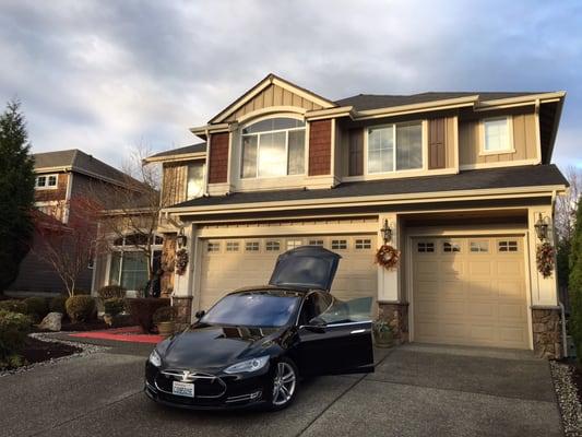 Beautiful Tesla model S came to pick me up today! The red carpet is not part of the service! Hahaha