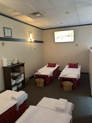 small foot spa area but comfortable and quiet，hope you will enjoy our service!