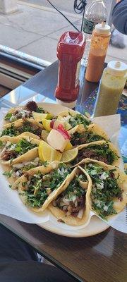 Tacos (chivo, cabeza, lengua, cecina, orejas)