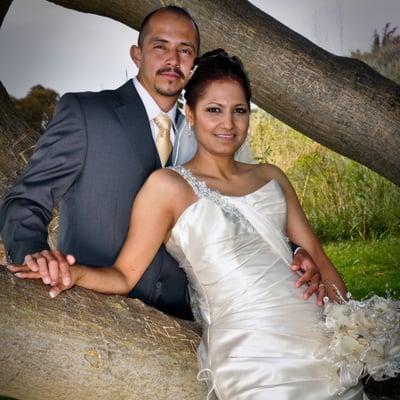 We do photo and vidio  wedding ,Family portrait ,Quinceañeras all  kind of event we rent limousines ,Dj