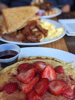 Pancakes w strawberries