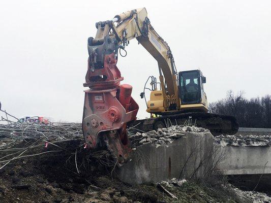 Concrete pulverizer