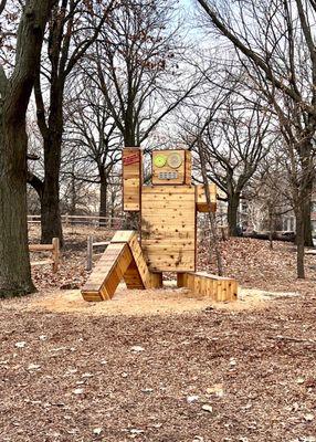 Wioden robot sculpture sutuated on northeast corner of California and Irving Park