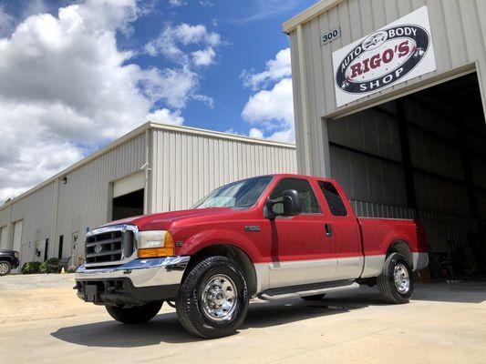 2001 Ford F-250 
#completepaintjob #FordF250 #Fordtrucks #RigosAutoBody #satisfiedcustomer