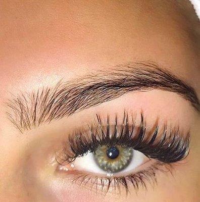 Flat Lash Extensions provides a thick lash line and bold lashes