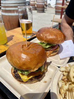 Two cheeseburgers for mis amigos