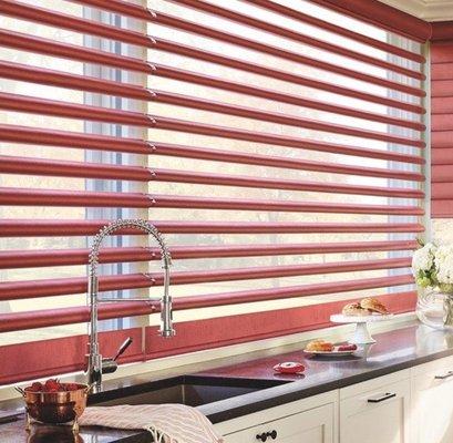 Program your window treatments so that they adjust themselves automatically, creating the perfect room ambiance morning, noon and night