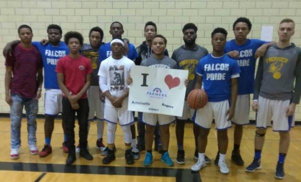 Local Basketball Team Giving Back to Community