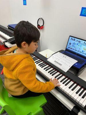 Piano lesson for Kids!