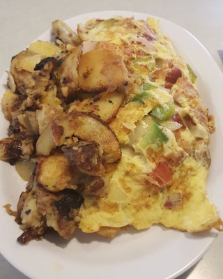 Schoolhouse omelet that is made with fine ingredients to give people the classical taste of diner food. Must try it.